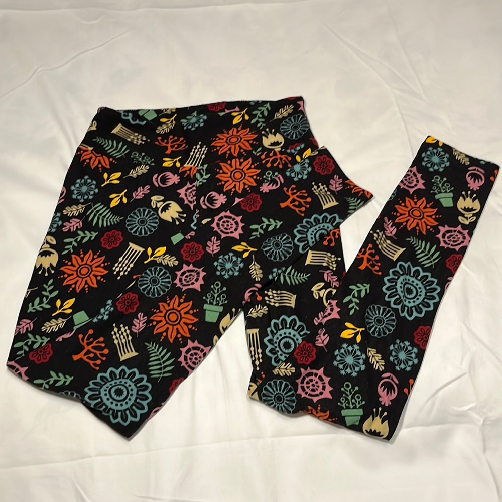 LulaRoe flowered leggings